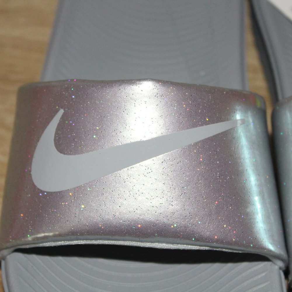Nike Kawa Slides Girls sz 12c in Wolf Grey - Picture 4 of 5